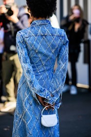 mini white bag, mini leather bag, full denim look, jean dress, sparkling denim dress, details, fashion week, frenchystyle, FW, jonathan paciullo, street style, MFW, MILAN, AUTUMN WINTER 2022-2023, FALL WINTER 2022_2023, FW 22-23, vertical, atmosphere details