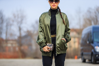 atmosphere details, AUTUMN WINTER 2016-2017, AW 16-17, black denim, black sweater, black turtleneck, bomber jacket, braids, denim pants, detail, FALL WINTER 2016-2017, fashion week, frenchystyle, FW, FW 16-17, golden bag, golden belt, golden details, graphic bag, graphic clutch, horizontal, jeans, jonathan paciullo, kaki jacket, LFW, LONDON, long hair, MENSWEAR, street style, sunglasses, trousers