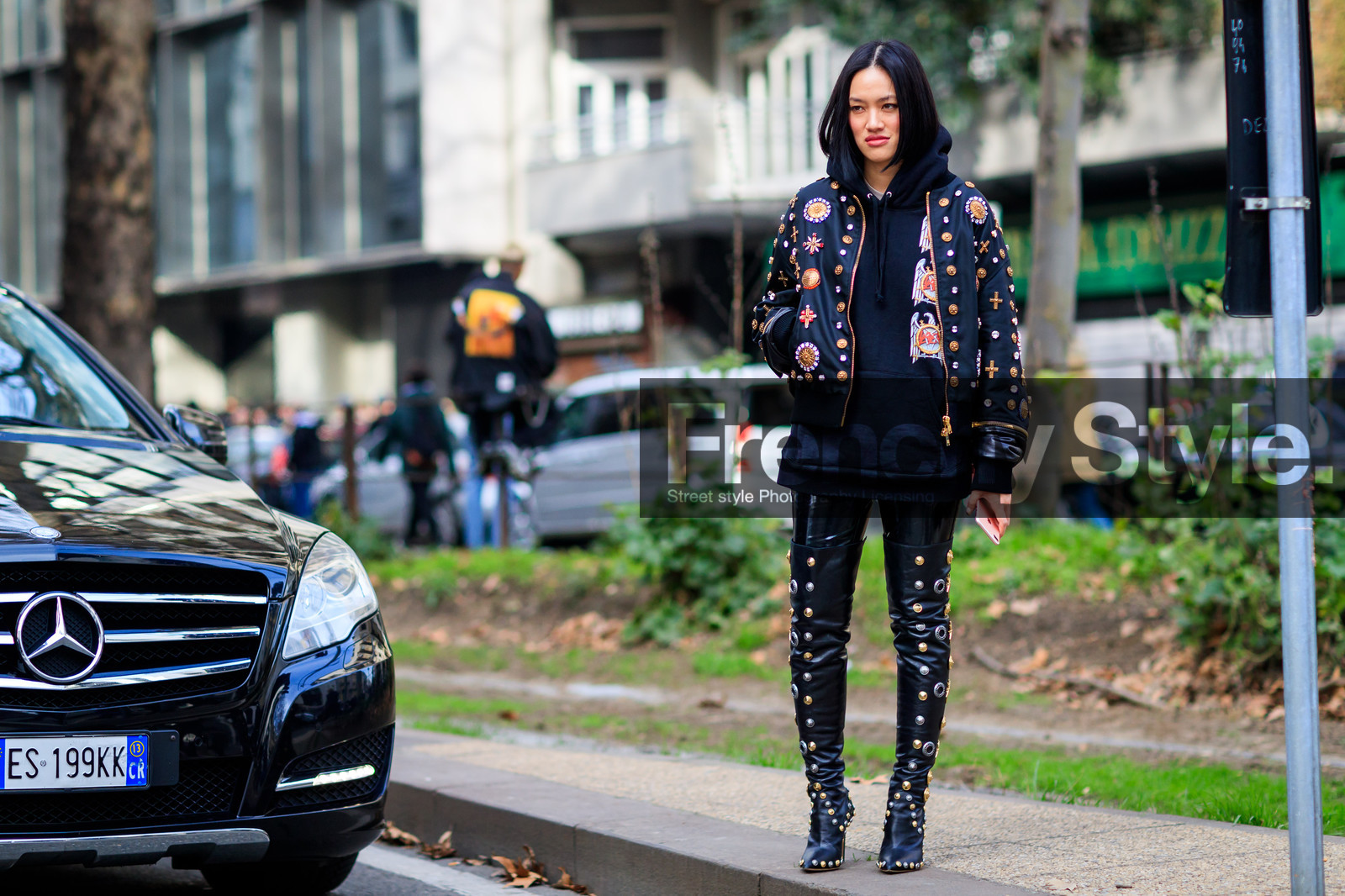 atmosphere details, AUTUMN WINTER 2017-2018, AW 17-18, black boots, black jacket, black pants, black shoes, black sweater, embroidered jacket, embroidered shoes, embroideries, FALL WINTER 2017-2018, fashion week, frenchystyle, full length, FW, FW 17-18, graphic jacket, high boots, high heels, hoodie, horizontal, jonathan paciullo, leather jacket, leather pants, leather shoes, MFW, MILAN, printed jacket, street style, studs, Tiffany Hsu, varnished leather, vinyl