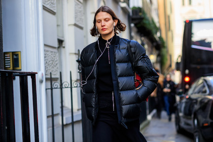 black jacket, black skirt, black sweater, down jacket, tone on tone, total look black, fashion week, frenchystyle, FW, jonathan paciullo, street style, LFW, LONDON, AUTUMN WINTER 2018-2019, AW 18-19, FALL WINTER 2018-2019, FW 18-19, horizontal, atmosphere details, detail, victoria sekrier