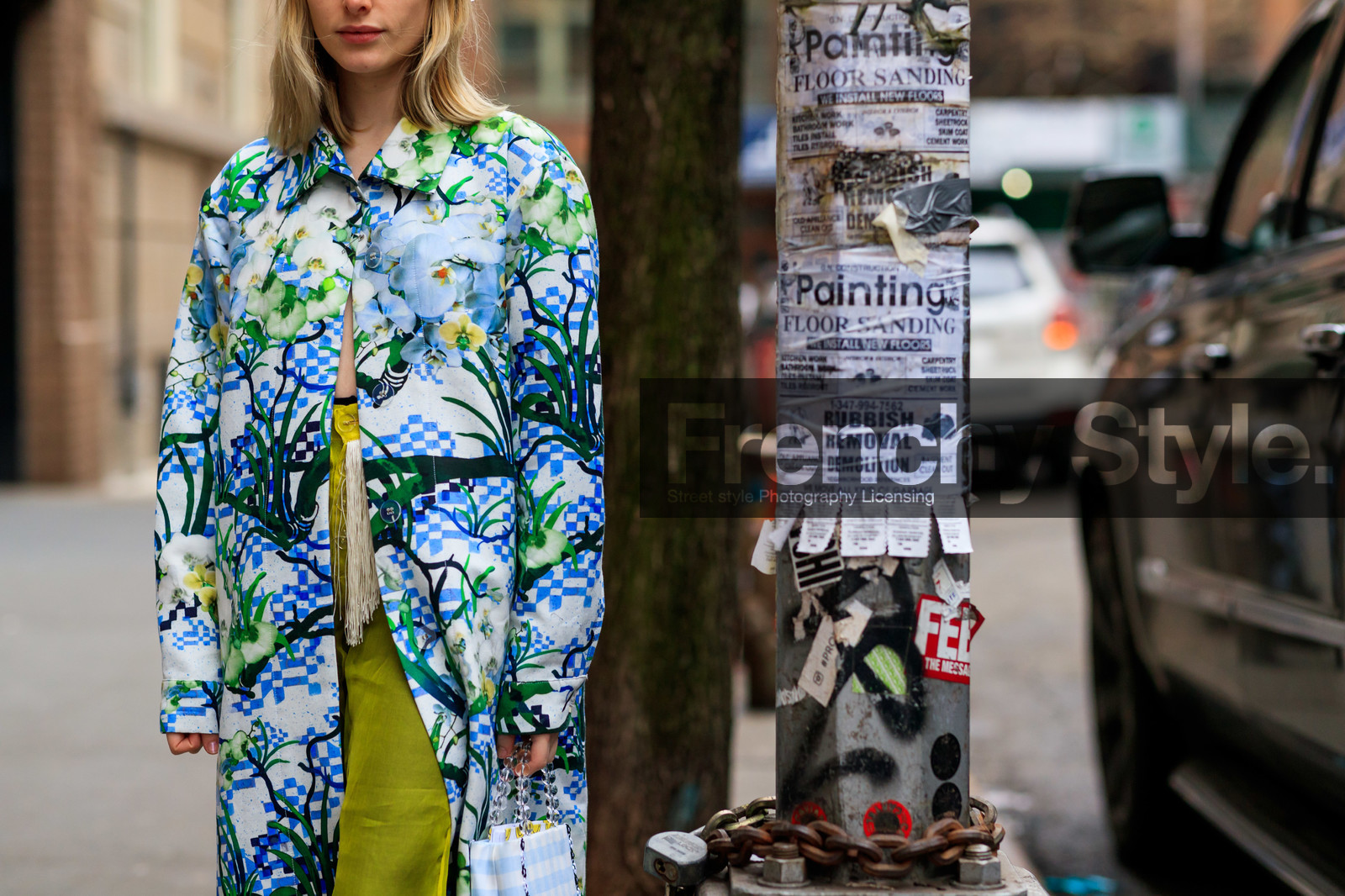 blue coat, floral, flowers, graphic jacket, printed jacket, yellow pants, street style, jonathan paciullo, frenchystyle, NYFW, NEW YORK, AUTUMN WINTER 2019-2020, AW 19-20, FALL WINTER 2019-2020, FW 19-20, fashion week, FW, atmosphere details, horizontal, detail