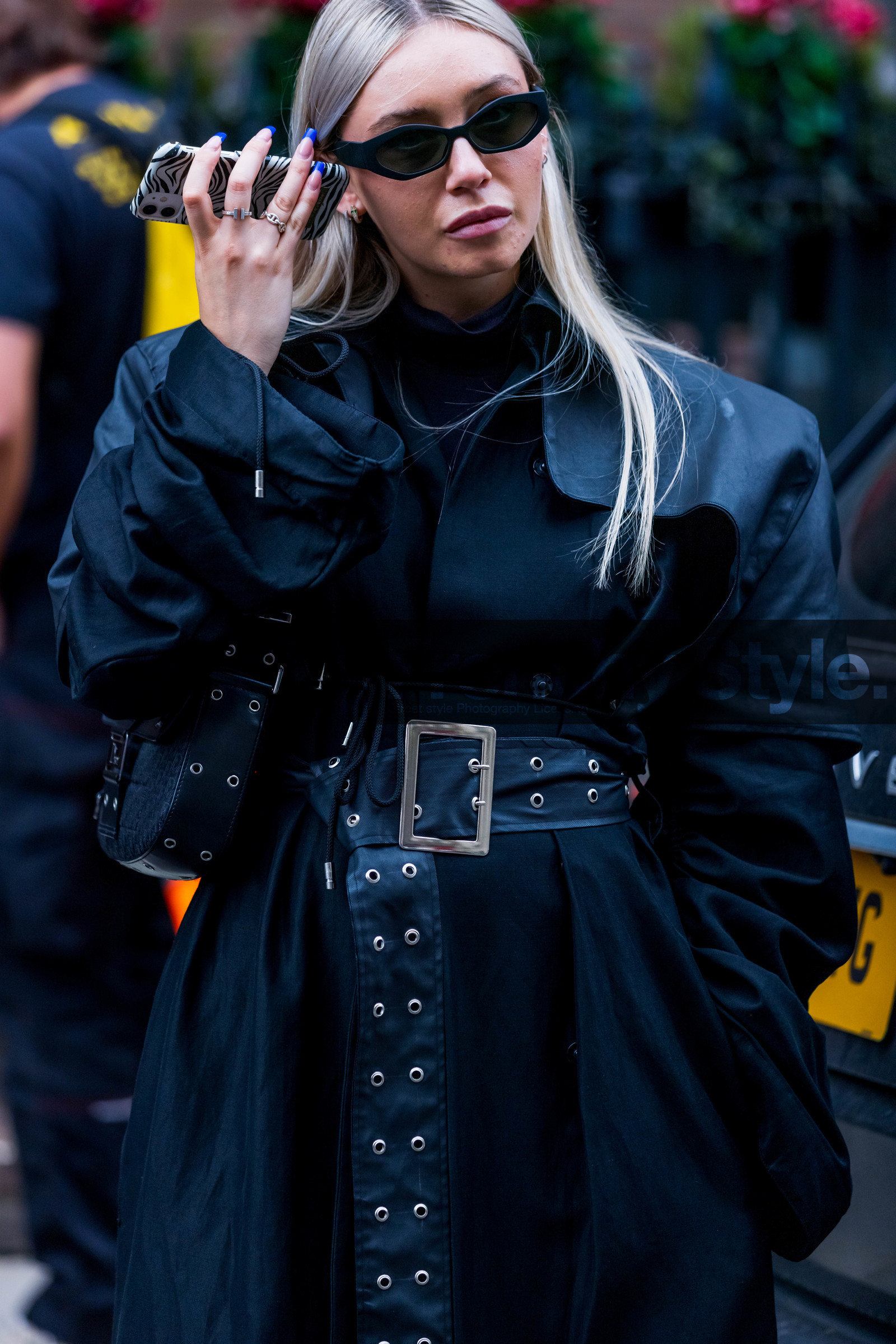 black, coat, belt, sunglasses, fashion week, frenchystyle, FW, jonathan paciullo, street style, SS 22, SPRING SUMMER 2022, LFW, LONDON, vertical, atmosphere details, detail