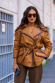 bicolor, brown jacket, brown leather, brown pants, jacket, leather jacket, leather pants, Nausheen Shah, pants, smartphone, sunglasses, fashion week, frenchystyle, FW, jonathan paciullo, street style, MFW, MILAN, SPRING SUMMER 2022, SS 22, vertical, atmosphere details, detail