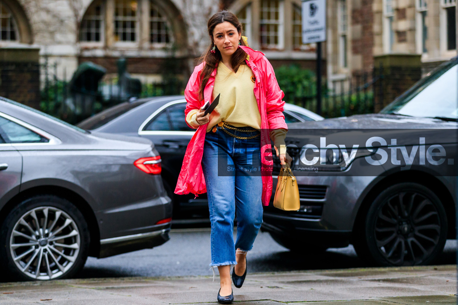 black ballerinas, blue denim, céline, denim pants, jeans, leather bag, pink jacket, rain jacket, trousers, yellow bag, yellow sweater, street style, jonathan paciullo, FW, frenchystyle, fashion week, LFW, LONDON, AUTUMN WINTER 2018-2019, AW 18-19, FALL WINTER 2018-2019, FW 18-19, horizontal, atmosphere details, full length