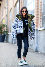 AUTUMN WINTER 2017-2018, AW 17-18, black denim, black sweater, camo jacket, camouflage, canada goose, denim pants, FALL WINTER 2017-2018, fashion week, frenchystyle, full length, FW, FW 17-18, graphic jacket, green jacket, grey jacket, gucci, jeans, jonathan paciullo, justine lee, leather shoes, leather sneakers, MFW, MILAN, military jacket, oversize, printed jacket, printed shoes, street style, sunglasses, trousers, vertical, vêtements, white sneakers