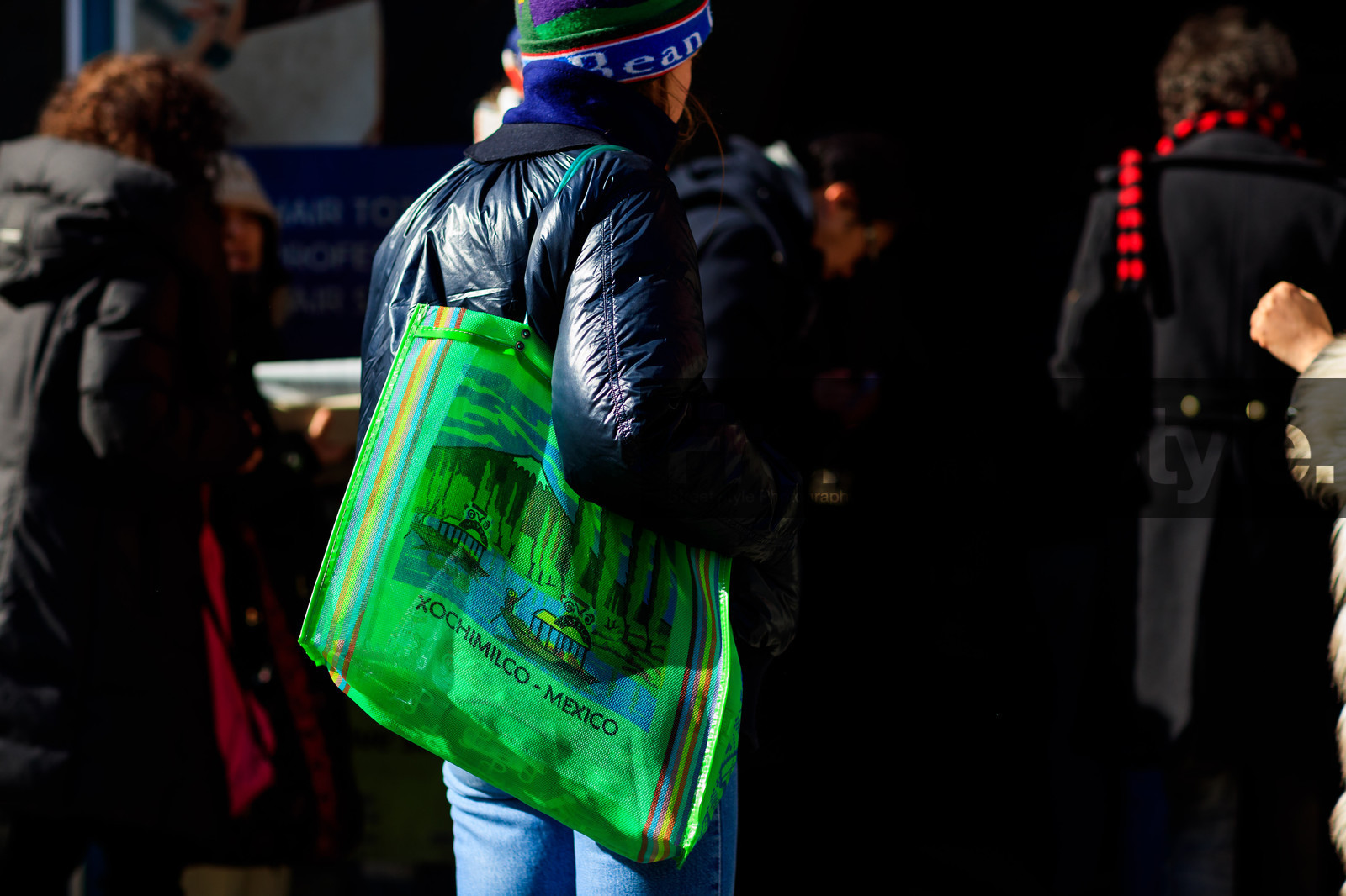 black jacket, blue denim, denim pants, graphic bag, green bag, jeans, printed bag, trousers, street style, jonathan paciullo, FW, frenchystyle, fashion week, NYFW, NEW YORK, AUTUMN WINTER 2018-2019, AW 18-19, FALL WINTER 2018-2019, FW 18-19, atmosphere details, horizontal, detail