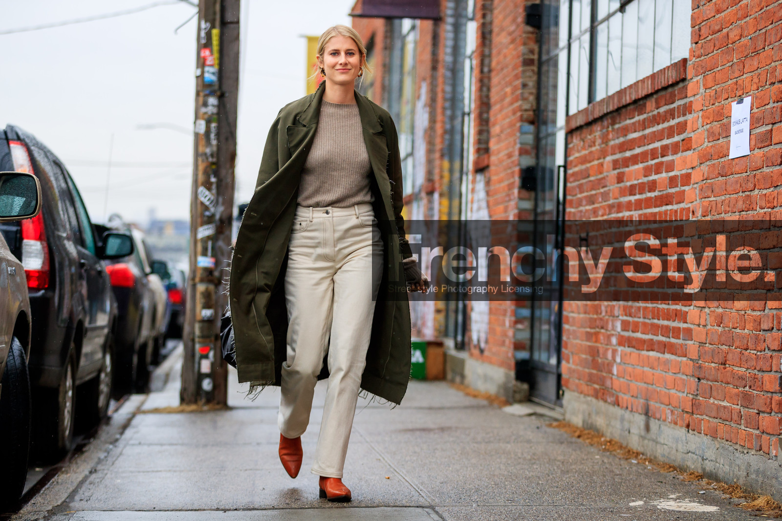 beige sweater, green coat, leather shoes, orange shoes, trousers, white pants, street style, jonathan paciullo, FW, frenchystyle, fashion week, NYFW, NEW YORK, AUTUMN WINTER 2018-2019, AW 18-19, FALL WINTER 2018-2019, FW 18-19, atmosphere details, horizontal, full length, laurel stovall