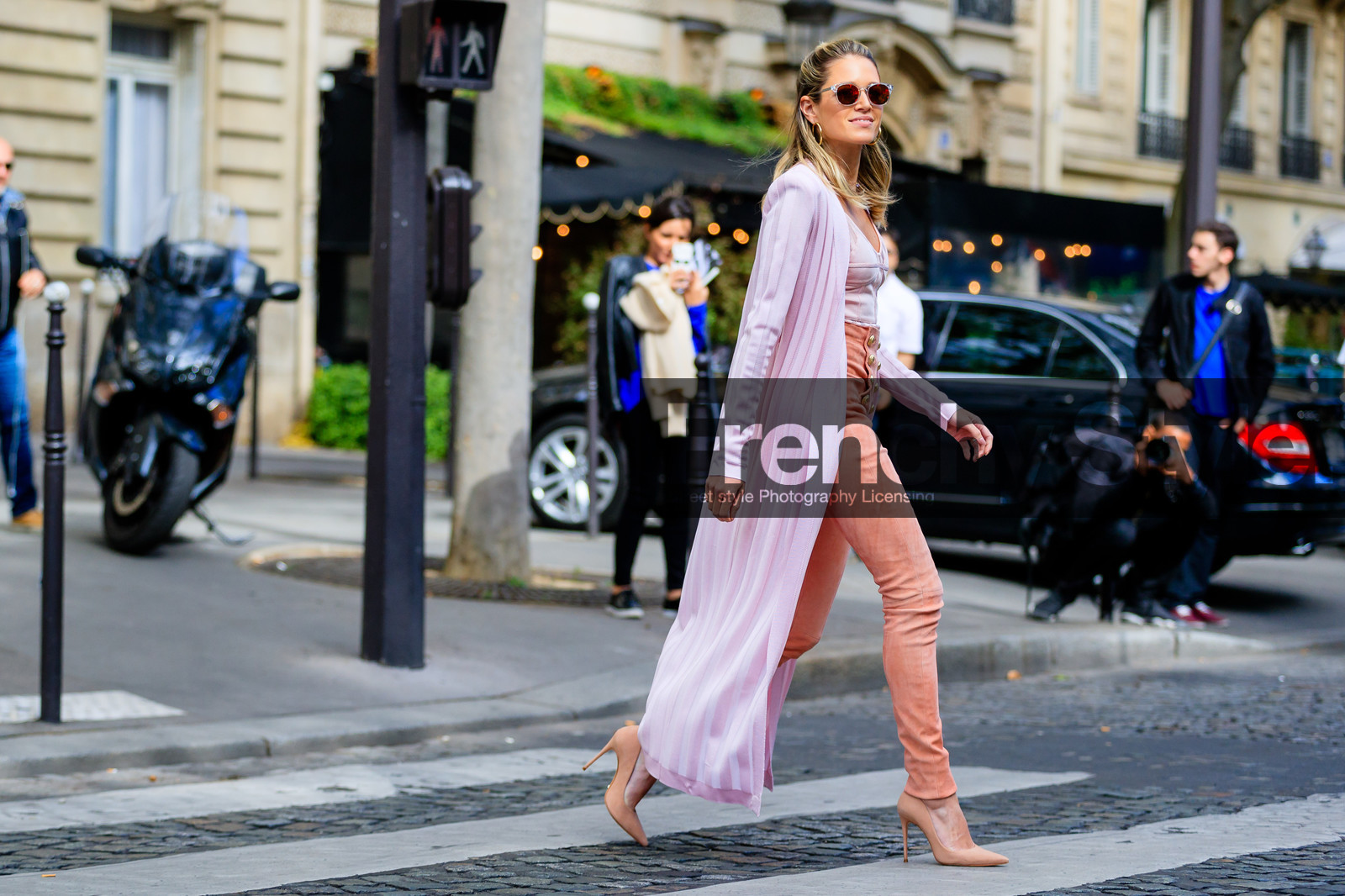 atmosphere details, fashion week, frenchystyle, full length, FW, helena bordon, high heels, horizontal, jonathan paciullo, leather shoes, nude shoes, PARIS, PFW, pink jacket, pink pants, pink shoes, SPRING SUMMER 2017, SS 17, street style, sunglasses, tone on tone, total look pink, trousers