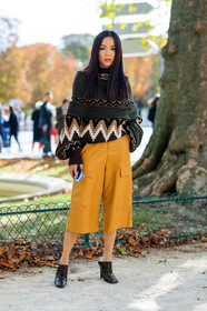 yoyo cao, yellow bermuda shorts, orange bermuda shorts, kaki pullover, jacquard pullover, multi pocket pants, multi pocket bermuda shorts, brown leather shoes, brown leather slippers, high heels slippers, high heels shoes, animal skin shoes, PARIS, PFW, SPRING SUMMER 2020, SS 20, fashion week, frenchystyle, FW, jonathan paciullo, street style, vertical, full length
