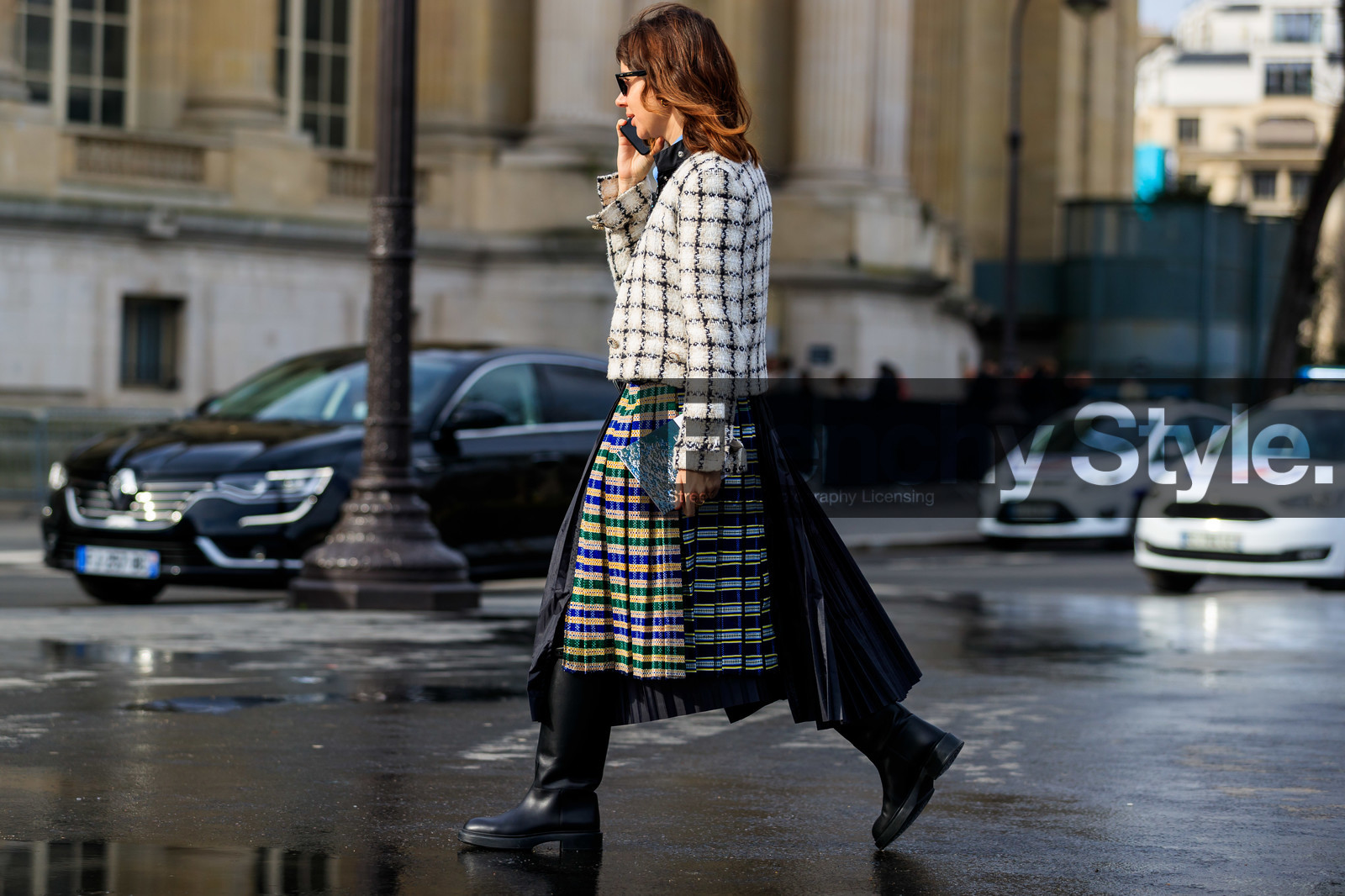 natasha goldenberg, white jacket, tweed jacket, black jacket, black skirt, black leather belt, black leather boots, black polo shirt, blue polo shirt, black sunglasses, celine sunglasses, chopova lowena skirt, chopova lowena belt, pleated skirt, asymetrical skirt, checked skirt, belted skirt, green skirt, blue skirt, yellow skirt, mid long skirt, chanel jacket, flat boots, high boots, fashion week, frenchystyle, FW, jonathan paciullo, street style, PFW, PARIS, horizontal, atmosphere details, full length