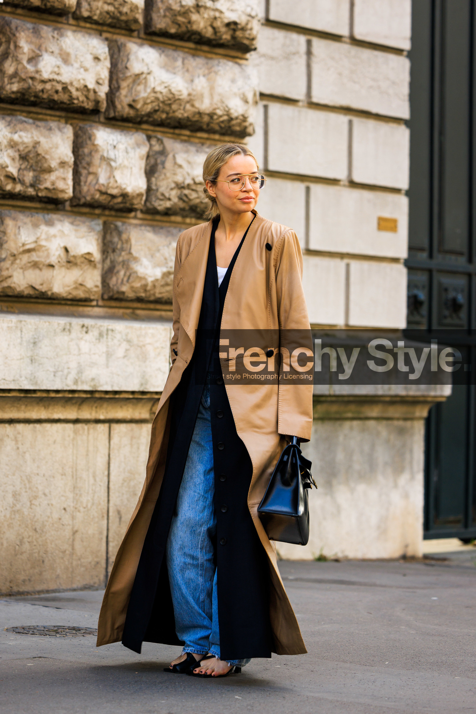 leather trench, beige trench, long trench, black trench, jeans, birkin bag, hermes bag, black sandals, glasses, street style, jonathan paciullo, FW, frenchystyle, fashion week, AUTUMN WINTER 2022-2023, FALL WINTER 2022_2023, FW 22-23, PFW, PARIS, full length, vertical