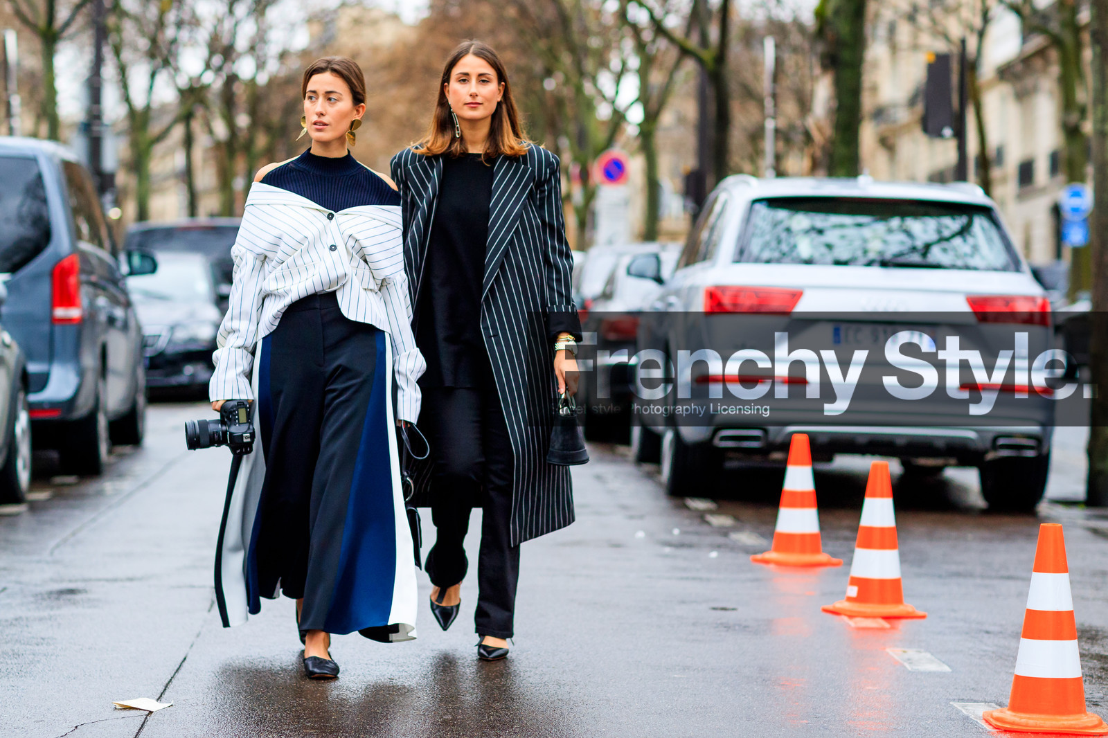 atmosphere details, AUTUMN WINTER 2017-2018, AW 17-18, black bag, black ballerinas, black coat, black pants, black shoes, black sweater, black top, earrings, FALL WINTER 2017-2018, fashion week, frenchystyle, full length, FW, FW 17-18, graphic coat, horizontal, jonathan paciullo, julia haghjoo, leather shoes, navy pants, off the shoulder, open back, PARIS, PFW, pleated pants, printed coat, printed shirt, street style, striped coat, striped shirt, sylvia haghjoo, tone on tone, total look black, trousers, white shirt, wide pants