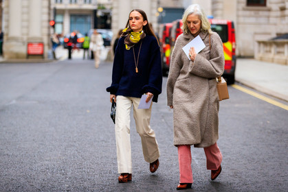beige bag, beige coat, blue sweater, brown boots, leather bag, leather shoes, necklace, pink pants, red lips, trousers, white pants, yellow scarf, street style, jonathan paciullo, FW, frenchystyle, fashion week, LFW, LONDON, AUTUMN WINTER 2019-2020, AW 19-20, FW 19-20, FALL WINTER 2019-2020, horizontal, atmosphere details, full length