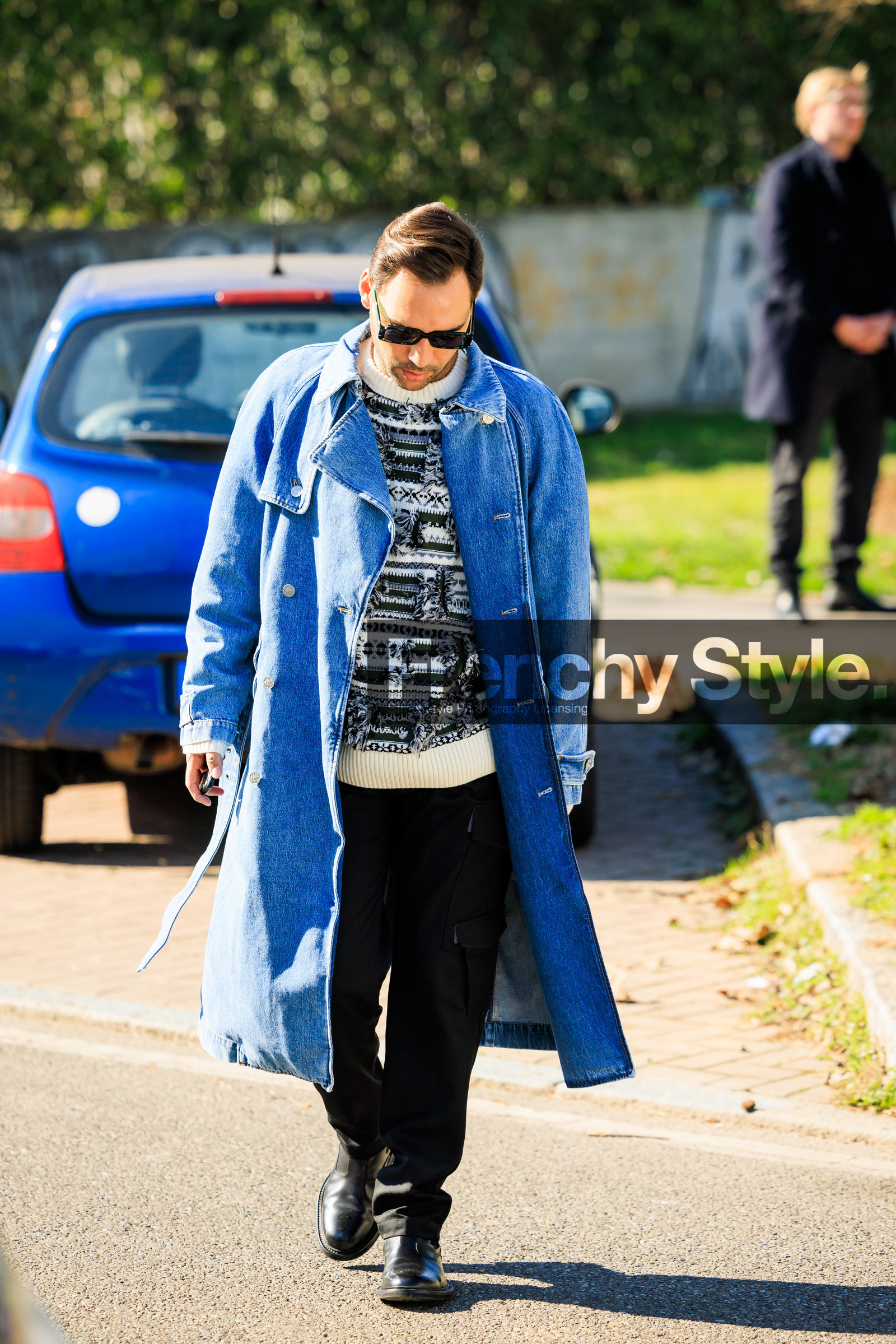 denim trench, buttoned trench, knitted jumper, black and white jumper, black pants, cargo pants, black boots, black sunglasses, fashion week, frenchystyle, FW, jonathan paciullo, street style, MFW, MILAN, AUTUMN WINTER 2022-2023, FALL WINTER 2022_2023, FW 22-23, vertical, full length