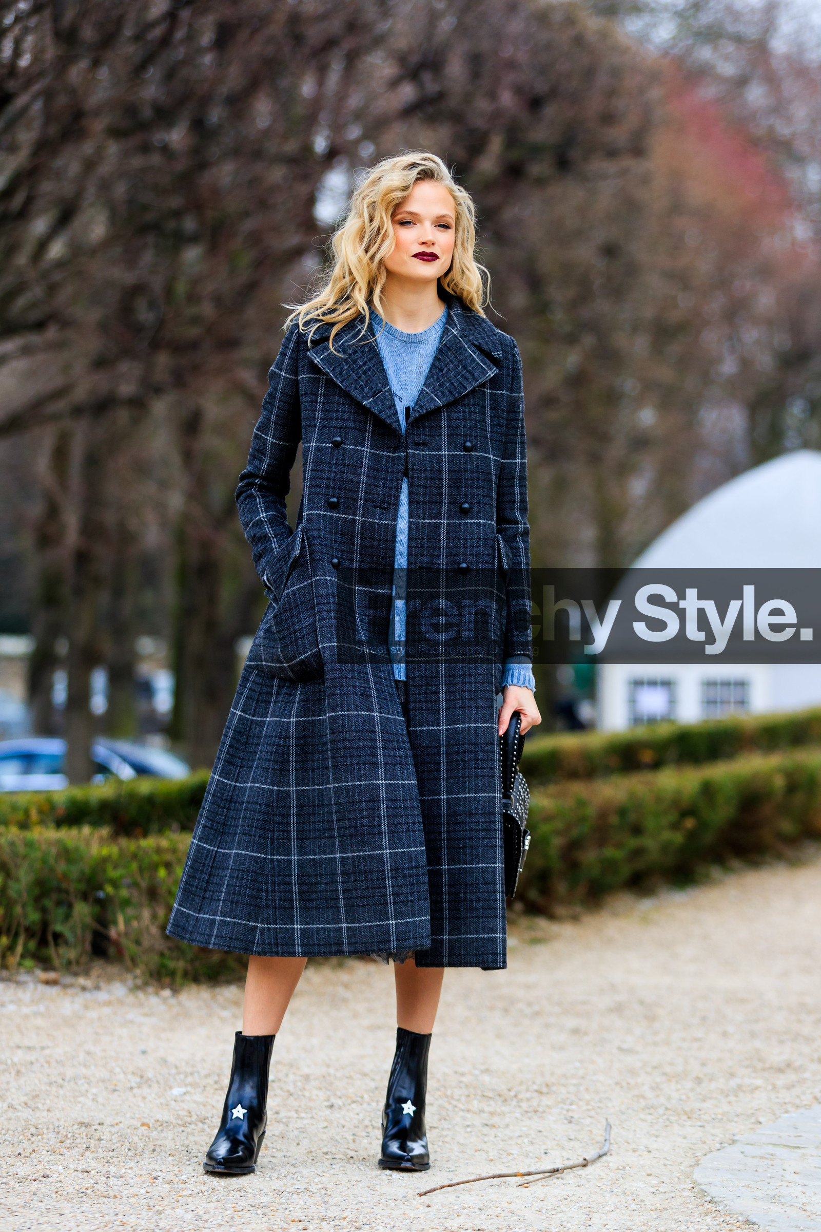 black shoes, blue sweater, checked, checked coat, christian dior, graphic jacket, grey coat, high heels, leather shoes, plaid, printed jacket, red lips, fashion week, frenchystyle, FW, jonathan paciullo, street style, PFW, PARIS, AUTUMN WINTER 2018-2019, FALL WINTER 2018-2019, FW 18-19, vertical, full length