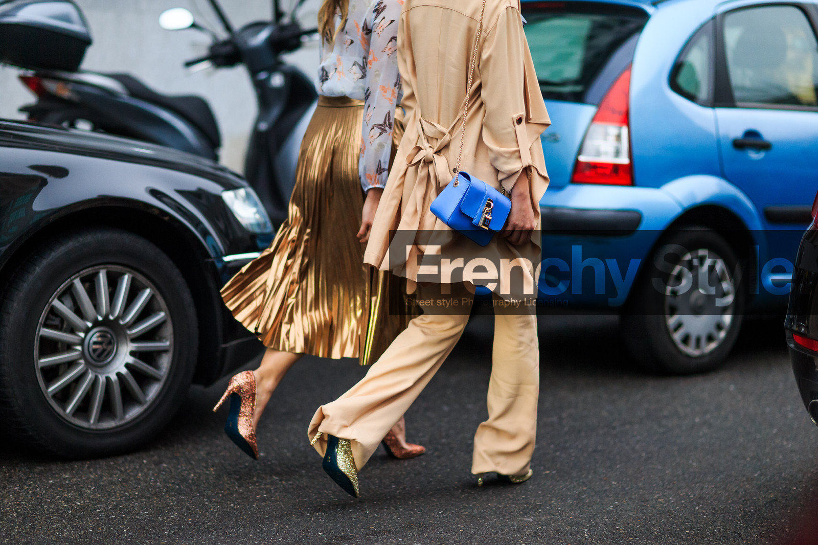 atmosphere details, AUTUMN WINTER 2016-2017, AW 16-17, beige, beige jacket, beige pants, blue bag, blue shirt, bronze, detail, FALL WINTER 2016-2017, fashion week, frenchystyle, FW, FW 16-17, glitter, golden skirt, high heels, horizontal, jonathan paciullo, leather bag, LFW, LONDON, MENSWEAR, metallic skirt, printed shirt, see through, shiny heels, shiny skirt, street style, trousers