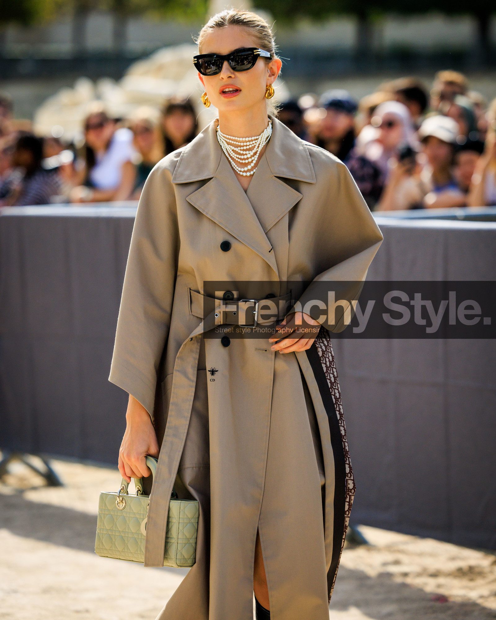 fashion week, frenchystyle, FW, jonathan paciullo, street style, PFW, PARIS, SPRING SUMMER 2024, SS 24, vertical, atmosphere details, detail