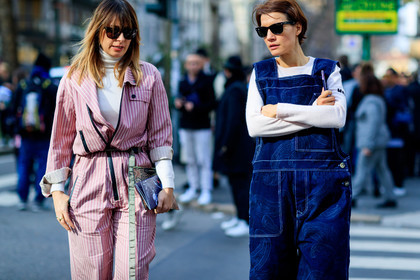 atmosphere details, AUTUMN WINTER 2017-2018, AW 17-18, blue denim, denim overall, detail, FALL WINTER 2017-2018, fashion week, frenchystyle, FW, FW 17-18, geometric, graphic jumpsuit, green belt, horizontal, jeans, jonathan paciullo, MFW, MILAN, pink jumpsuit, printed jumpsuit, ray ban, red jumpsuit, street style, striped jumpsuit, stripes, sunglasses, trousers, turtleneck sweater, white sweater, zip