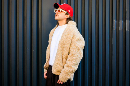 red sunglasses, white sunglasses, furry jacket, white tshirt, red cap, black pants, close up, fashion week, frenchystyle, FW, jonathan paciullo, street style, MFW, MILAN, FALL WINTER 2022_2023, AUTUMN WINTER 2022-2023, FW 22-23, horizontal, atmosphere details