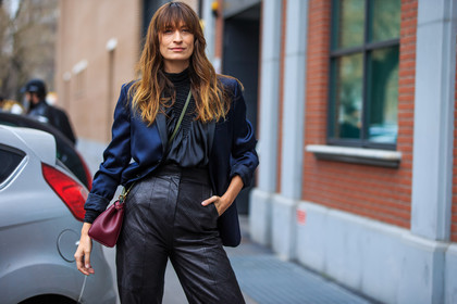 atmosphere details, AUTUMN WINTER 2016-2017, AW 16-17, black, black pants, black top, blazer, blue, blue jacket, bordeaux, burgundy, caroline de maigret, detail, FALL WINTER 2016-2017, fashion week, fendi, frenchystyle, FW, FW 16-17, high heels, high waist, horizontal, jonathan paciullo, leather bag, leather pants, LFW, LONDON, long hair, MENSWEAR, navy, navy jacket, red bag, street style, sweatpants, trousers, tucked in
