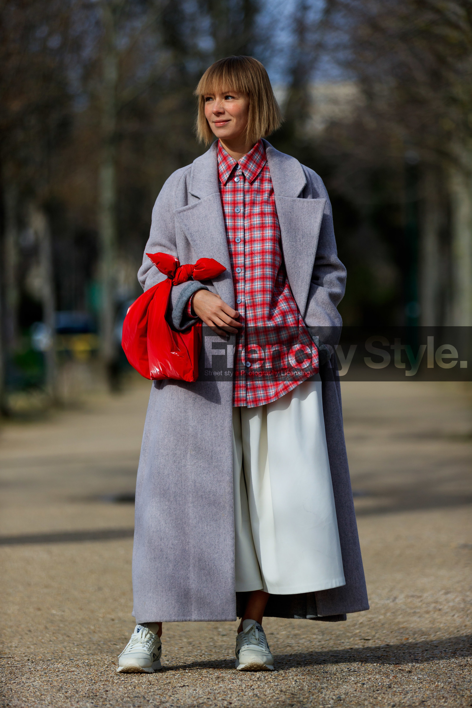 vika gazinskaya, light grey coat, light grey shirt, red shirt, red bag, knot details bag, satin bag, round shape bag, checked shirt, white pants, cropped pants, loose pants, white leather sneakers, reebok sneakers, fashion week, frenchystyle, FW, jonathan paciullo, street style, PFW, PARIS, vertical, full length