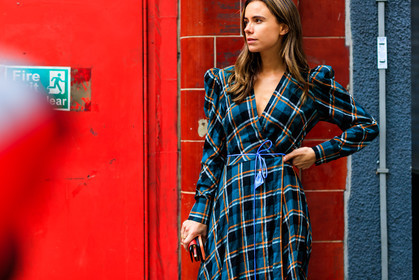 blue dress, checked, florrie thomas, graphic dress, plaid, printed dress, tartan, fashion week, frenchystyle, FW, jonathan paciullo, street style, LFW, LONDON, SPRING SUMMER 2019, SS 19, atmosphere details, horizontal, detail