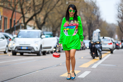 atmosphere details, AUTUMN WINTER 2016-2017, AW 16-17, babies, blue shoes, cartoon, drawings, dyed hair, FALL WINTER 2016-2017, fashion week, fluo, frenchystyle, full length, FW, FW 16-17, green dress, green sweater, horizontal, jonathan paciullo, knit dress, leather bag, leather shoes, LFW, LONDON, long hair, MENSWEAR, mini bag, mirror effect, printed dress, red bag, street style, sunglasses, sweater dress, t shirt dress, yuwei zhangzou