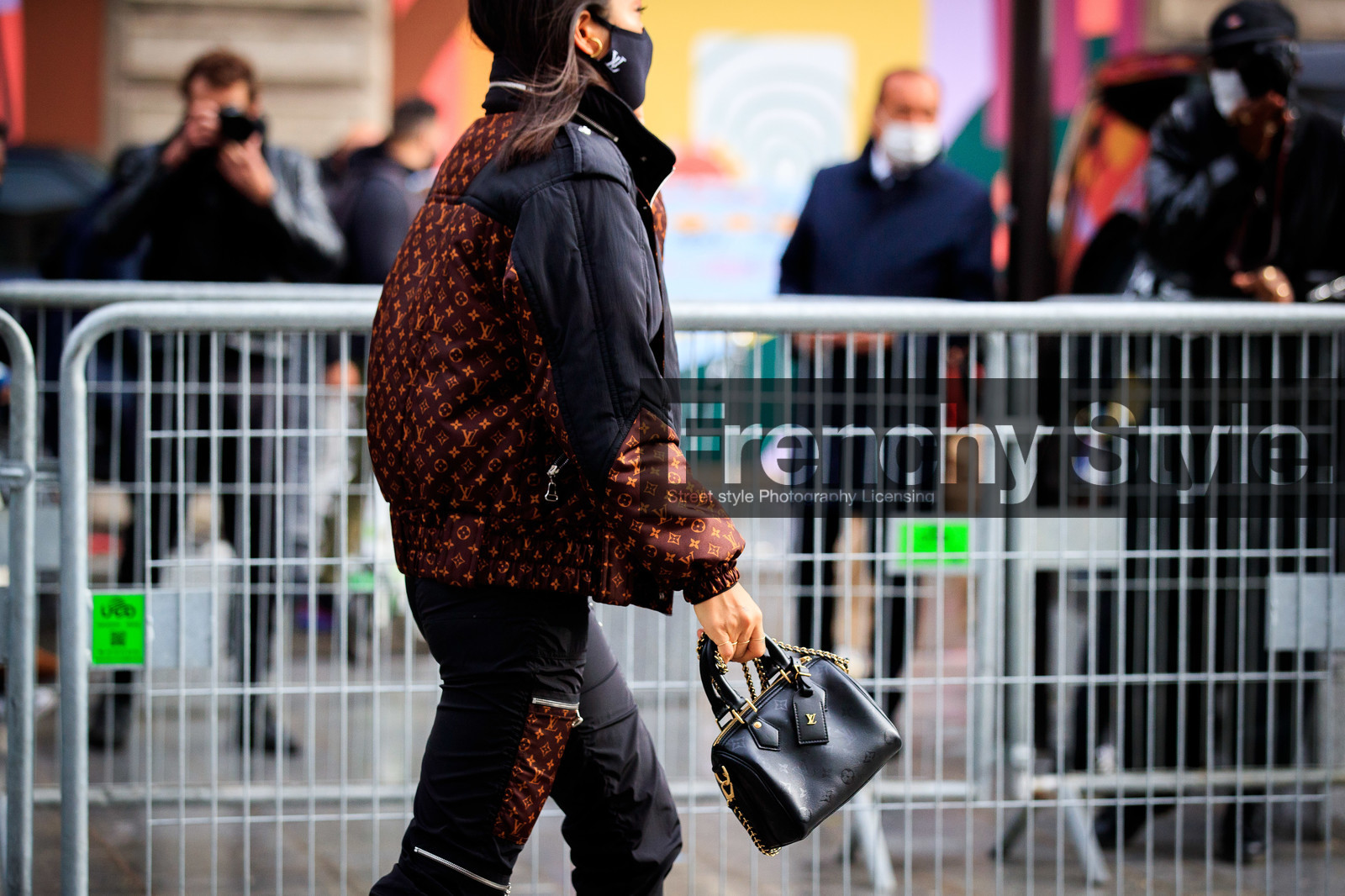 peggy gould, black coat, black pants, black leather bag, brown coat, down jacket, zipped coat, monogrammed coat, monogrammed pants, monogrammed bag, hand bag, bowling bag, covid face mask, PARIS, PFW, fashion week, frenchystyle, FW, jonathan paciullo, street style, SPRING SUMMER 2021, SS 21, horizontal, atmosphere details, detail