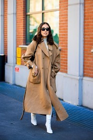 classic trench coat, camel trench, white boots, black sunglasses, black handbag, fashion week, frenchystyle, FW, jonathan paciullo, street style, MFW, MILAN, FALL WINTER 2022_2023, AUTUMN WINTER 2022-2023, FW 22-23, vertical, full length