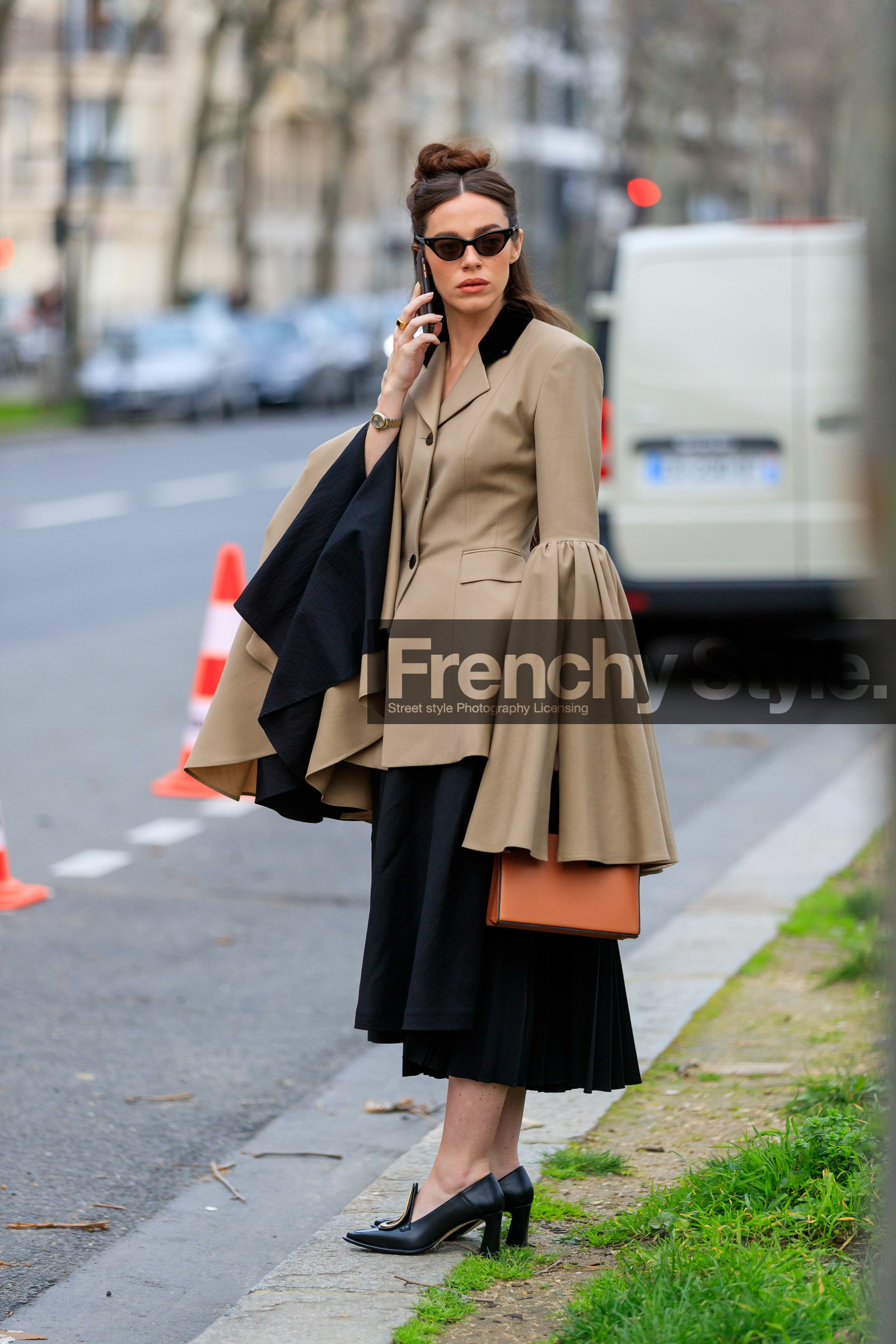 beige jacket, balloon sleeves, oversize sleeves, black sunglasses, black skirt, butterfly sunglasses, small sunglasses, camel leather bag, long skirt, black leather loafers, high heels loafers, rolex watch, golden watch, silvered watch, fashion week, frenchystyle, FW, jonathan paciullo, street style, PFW, PARIS, AUTUMN WINTER 2020-2021, FALL WINTER 2020-2021, FW 20-21, vertical, full length