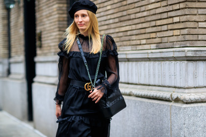 atmosphere details, beret, black bag, black belt, black dress, black hat, chanel, detail, fashion week, frenchystyle, FW, gucci, horizontal, jonathan paciullo, leather bag, leather belt, NEW YORK, NYFW, ruffles, SPRING SUMMER 2018, SS 18, street style, tone on tone, total look black
