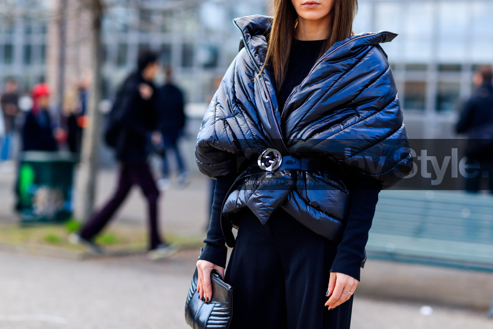 atmosphere details, AUTUMN WINTER 2017-2018, AW 17-18, black bag, black belt, black jacket, detail, down jacket, FALL WINTER 2017-2018, fashion week, frenchystyle, FW, FW 17-18, gucci, horizontal, jonathan paciullo, leather bag, leather belt, MFW, MILAN, street style