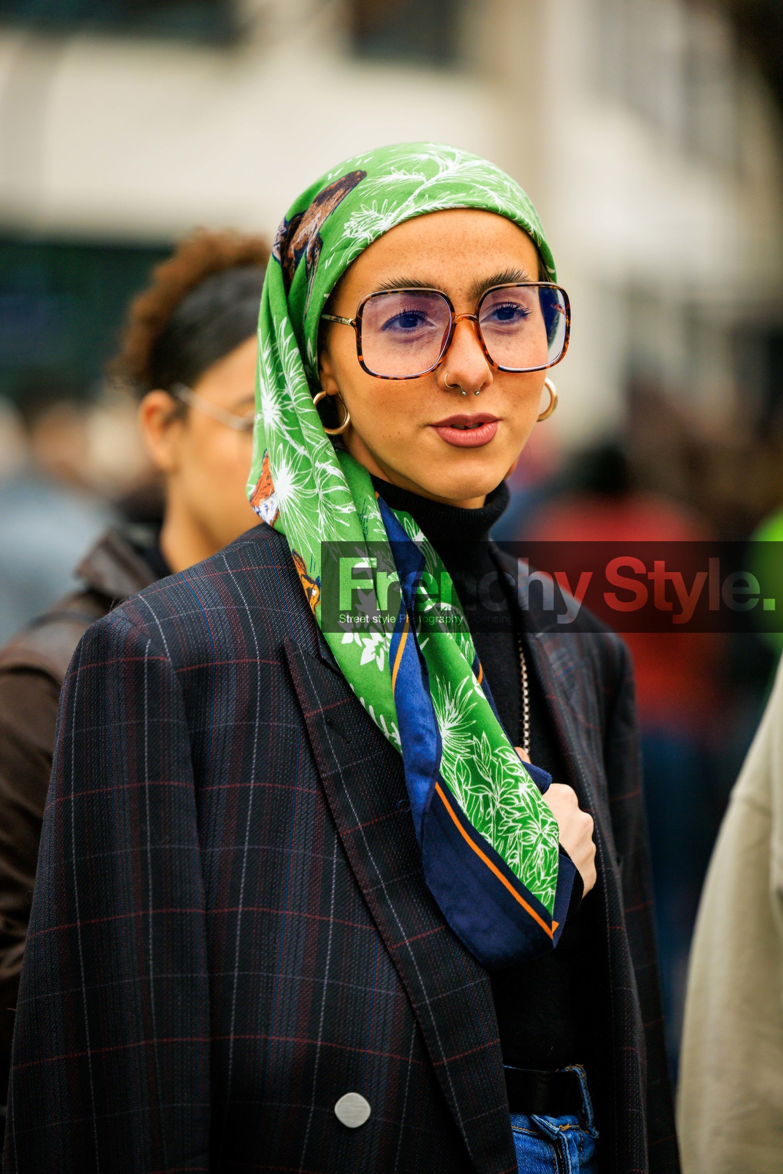 glasses, 80S glasses, head scarf, green scarf, printed scarf, closeup: golden loop, plaid blazer, navy blue blazer, black turtleneck, street style, jonathan paciullo, FW, frenchystyle, fashion week, AUTUMN WINTER 2022-2023, FALL WINTER 2022_2023, FW 22-23, PFW, PARIS, vertical, detail