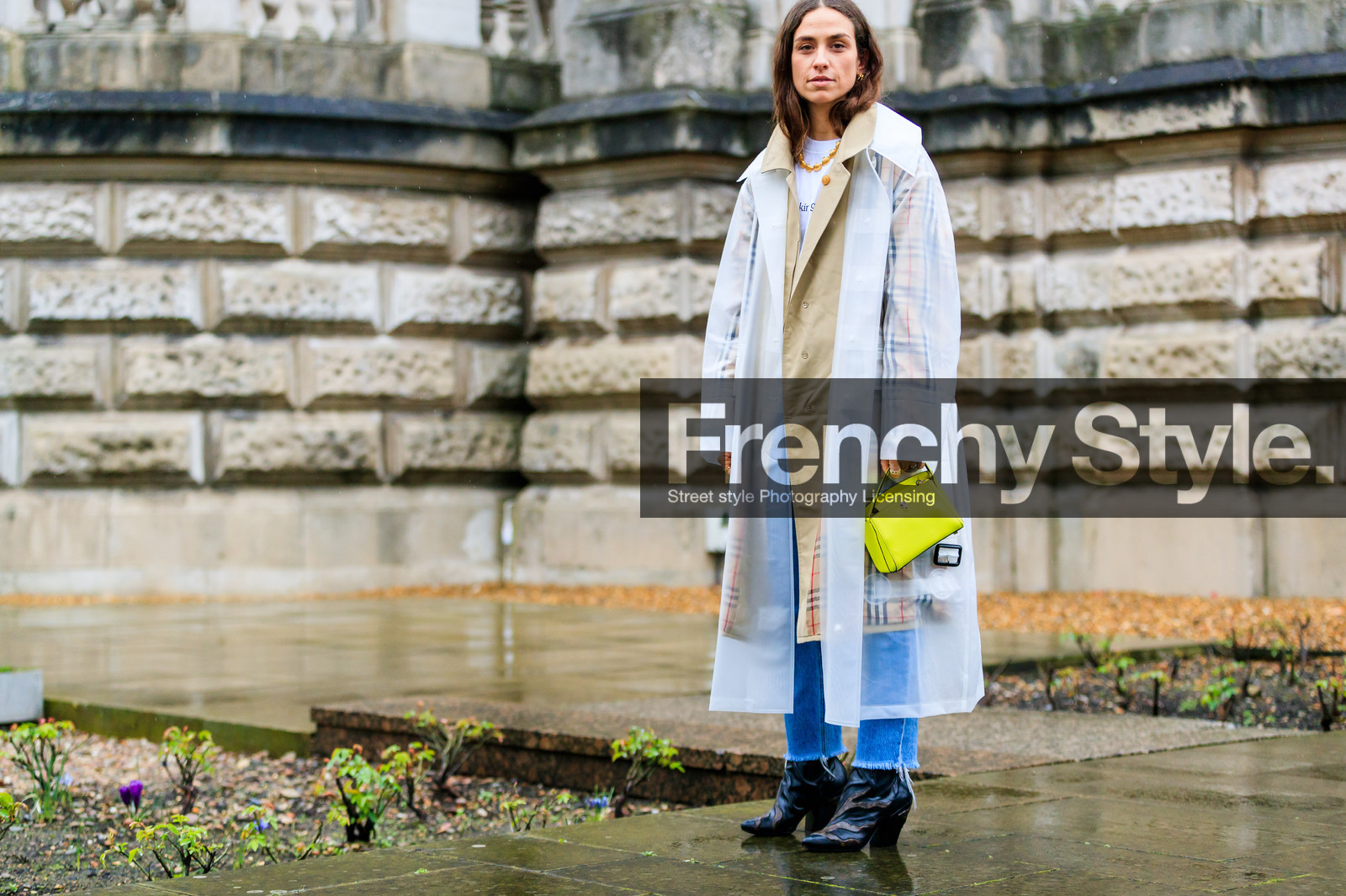 beige coat, black shoes, blue denim, burberry, checked, denim pants, graphic jacket, high heels, jeans, leather bag, leather shoes, louis vuitton, monogram, plaid, printed jacket, rain coat, tartan, trousers, white coat, yellow bag, street style, jonathan paciullo, FW, frenchystyle, fashion week, LFW, LONDON, AUTUMN WINTER 2018-2019, AW 18-19, FALL WINTER 2018-2019, FW 18-19, horizontal, atmosphere details, full length, erika boldrin