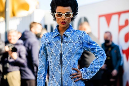 mini white bag, mini leather bag, full denim look, jean dress, sparkling denim dress, details, white sunglasses, diesel bag, fashion week, frenchystyle, FW, jonathan paciullo, street style, MFW, MILAN, AUTUMN WINTER 2022-2023, FALL WINTER 2022_2023, FW 22-23, horizontal, atmosphere details