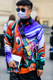 dior sunglasses, dior shirt, dior saddle bag, dior bag, dior total look, multicolor shirt, multicolor bag, mix and match look, printed bag, printed shirt, crossbody bag, aviator sunglasses, sheer glasses, silvered sunglasses, purple shirt, red shirt, green shirt, embroidered bag, yellow bag, green bag, pink bag, fashion week, frenchystyle, FW, jonathan paciullo, street style, PFW, PARIS, SPRING SUMMER 2022, SS 22, vertical, atmosphere details, detail