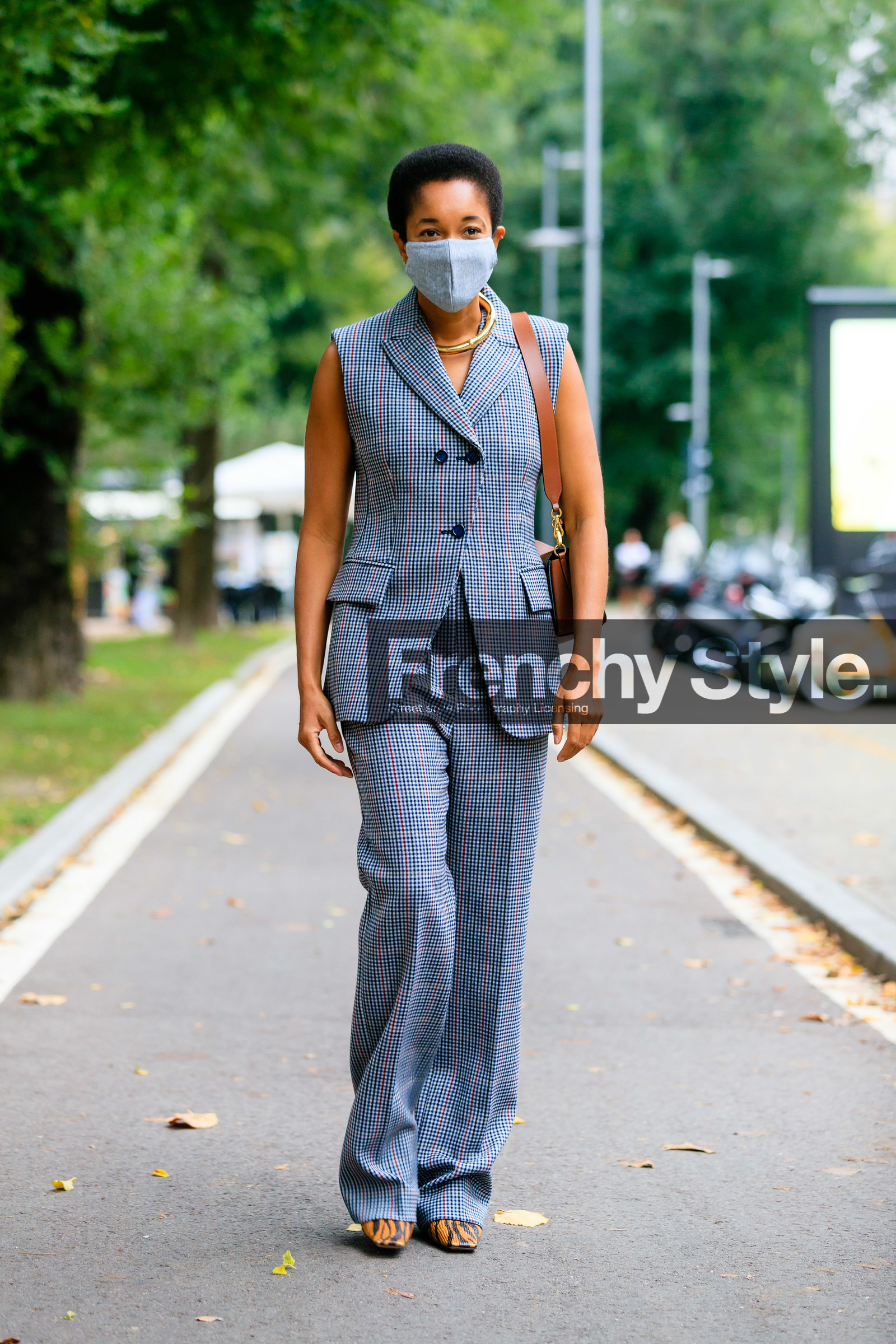blue jacket, blue suits, blue pants, checked jacket, checked pants, checked suits, sleeveless jacket, golden necklace, flare pants, red jacket, red pants, red suits, covid face mask, tamu mcpherson, street style, jonathan paciullo, FW, frenchystyle, fashion week, MFW, MILAN, SPRING SUMMER 2021, SS 21, vertical, full length