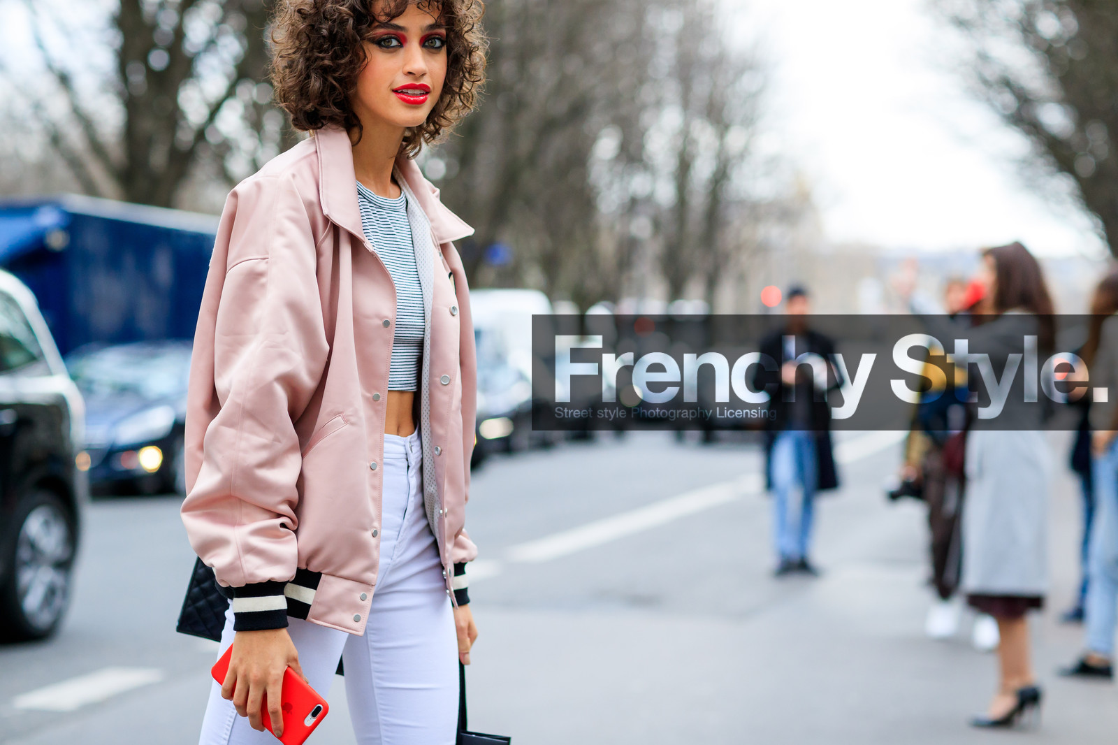 atmosphere details, AUTUMN WINTER 2017-2018, AW 17-18, bomber jacket, cropped top, denim pants, detail, eyelashes, eyeliner, eyeshadow, FALL WINTER 2017-2018, fashion week, frenchystyle, FW, FW 17-18, grey top, horizontal, jeans, jonathan paciullo, model, PARIS, PFW, pink jacket, red lips, saint laurent paris, street style, trousers, white denim