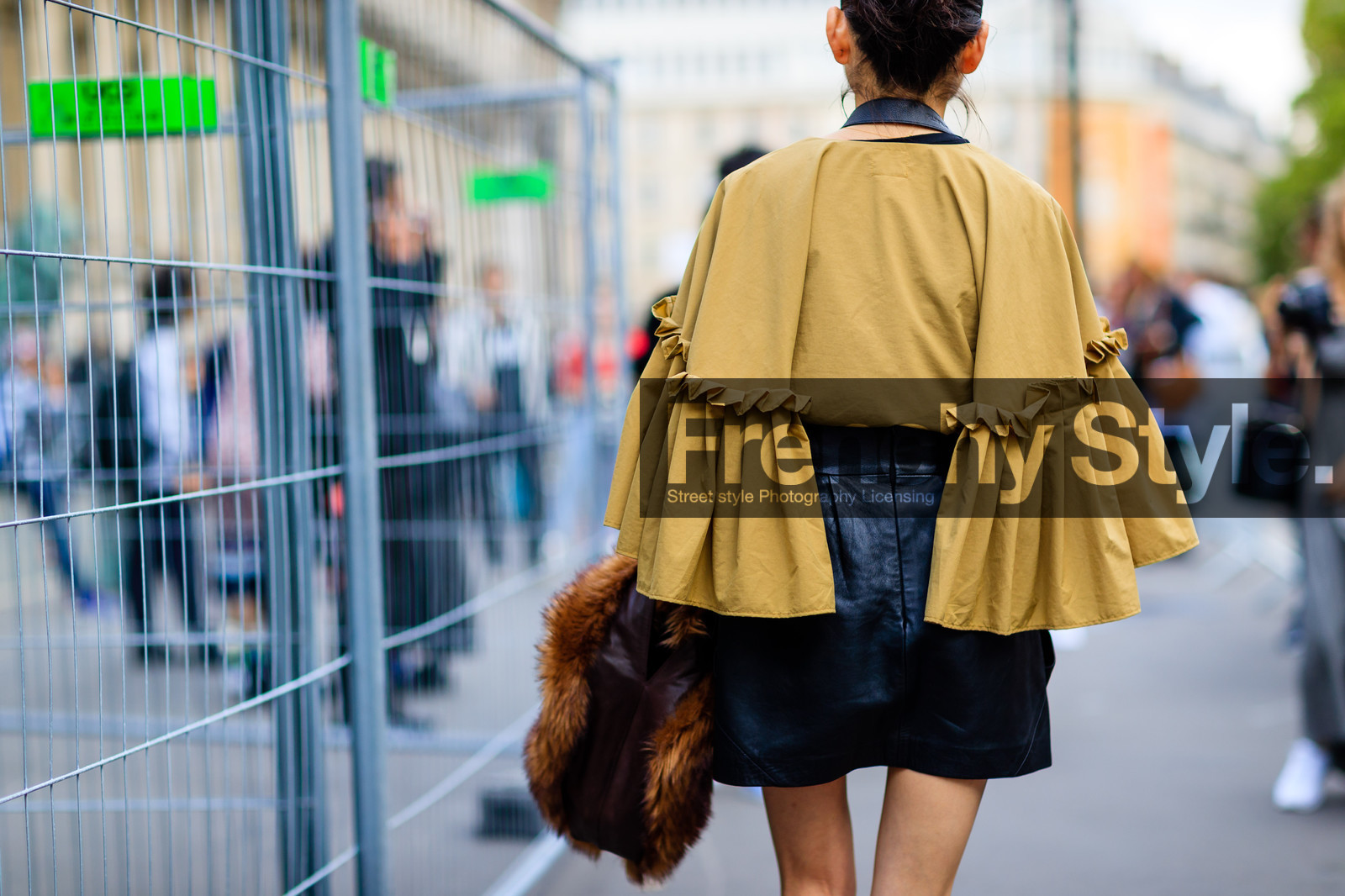 atmosphere details, back detail, beige top, black skirt, brown bag, brown fur, detail, fashion week, frenchystyle, fur bag, FW, horizontal, jonathan paciullo, leather bag, leather skirt, PARIS, PFW, SPRING SUMMER 2017, SS 17, street style