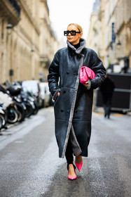 black sunglasses, black coat, leather coat, buttoned coat, pink pouch, pink heels, black pants, fashion week, frenchystyle, FW, jonathan paciullo, street style, PARIS, PFW, SPRING SUMMER 2022, SS 22, full length, vertical