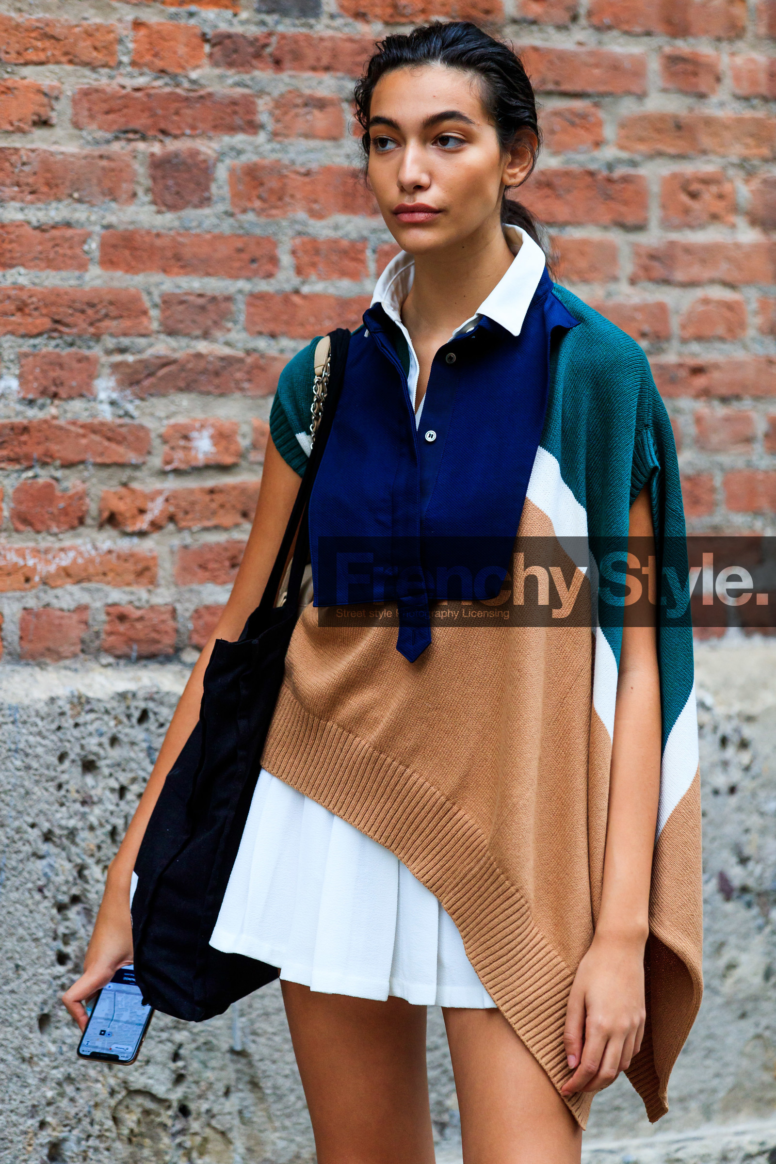 asymetrical pullover, beige pullover, green pullover, navy blue pullover, knit cape, knitwear, beige cape, green cape, mini skirt, pleated skirt, white skirt, street style, jonathan paciullo, FW, frenchystyle, fashion week, MFW, MILAN, SPRING SUMMER 2021, SS 21, vertical, detail, model