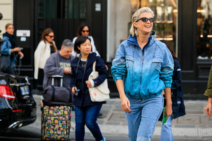 denim, denim jacket, light blue jacket, light blue jeans, tie and dye jacket, zipped jacket, PARIS, PFW, SPRING SUMMER 2020, SS 20, fashion week, frenchystyle, FW, jonathan paciullo, street style, horizontal, atmosphere details, detail