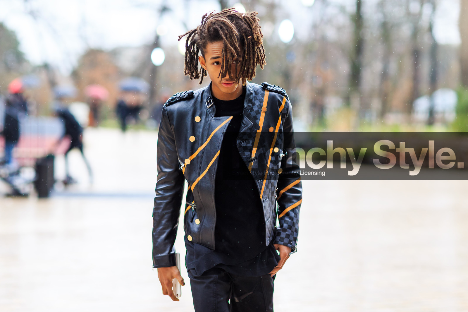 atmosphere details, AUTUMN WINTER 2016-2017, AW 16-17, black jacket, black pants, detail, FALL WINTER 2016-2017, fashion week, frenchystyle, FW, FW 16-17, geometric, graphic jacket, horizontal, jaiden smtih, jonathan paciullo, leather jacket, louis vuitton, monogram, PARIS, PFW, printed jacket, street style, striped jacket, stripes, trousers