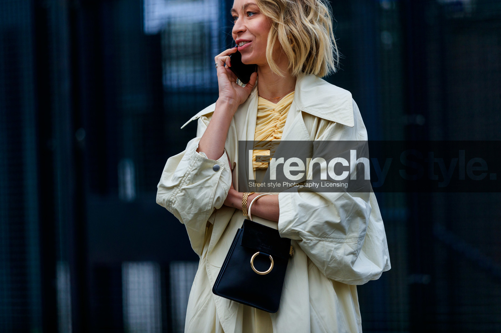 beige coat, black bag, chloé, leather bag, yellow top, PARIS, PFW, street style, jonathan paciullo, FW, frenchystyle, fashion week, AUTUMN WINTER 2019-2020, AW 19-20, FALL WINTER 2019-2020, FW 19-20, horizontal, atmosphere details, detail
