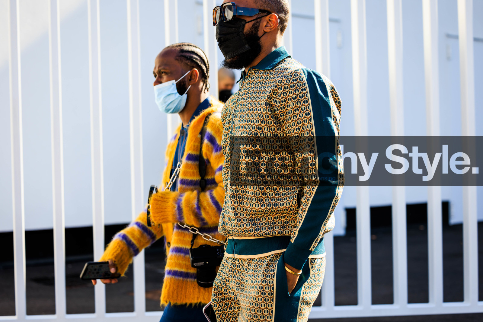 striped jumper, knitted jumper, knitted multicolor jumper, multicolor jumper, chain crossbody bag, printed tracking suit, dark sunglasses, details, fashion week, frenchystyle, FW, jonathan paciullo, street style, MFW, MILAN, AUTUMN WINTER 2022-2023, FALL WINTER 2022_2023, FW 22-23, horizontal, atmosphere details