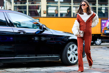 atmosphere details, AUTUMN WINTER 2017-2018, AW 17-18, beige bag, beige shoes, brown jumpsuit, diletta bonaiuti, down jacket, FALL WINTER 2017-2018, fashion week, frenchystyle, full length, FW, FW 17-18, horizontal, jonathan paciullo, jw anderson, leather bag, leather shoes, MFW, MILAN, off the shoulder, street style, sunglasses, trousers, white jacket, white knit