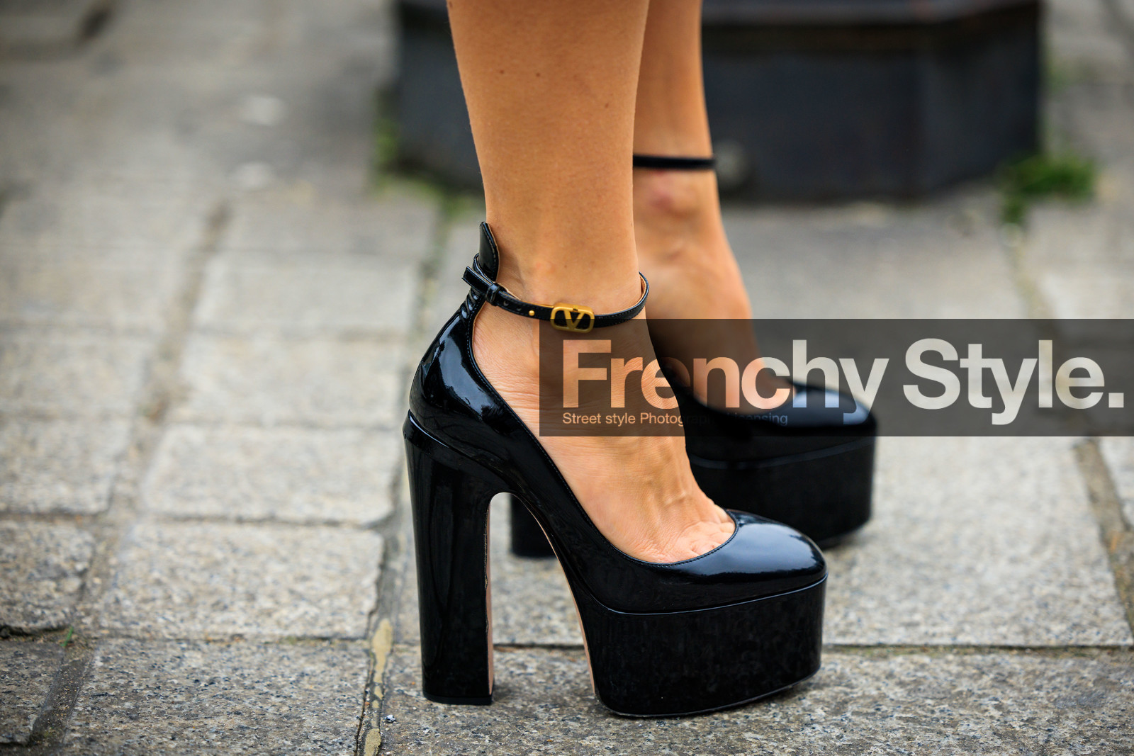pumps, valentino, platform heels, black heels, valentino heels, logo, details, close up, fashion week, frenchystyle, FW, jonathan paciullo, street style, PARIS, PFW, SPRING SUMMER 2022, SS 22, atmosphere details, detail, horizontal, caro daur