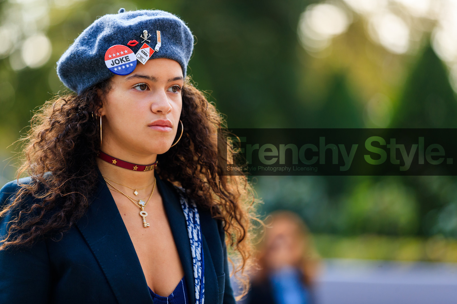 atmosphere details, beret, black jacket, choker, christian dior, curly hair, detail, fashion week, frenchystyle, FW, grey hat, horizontal, jonathan paciullo, necklace, PARIS, PFW, pins, SPRING SUMMER 2018, SS 18, street style