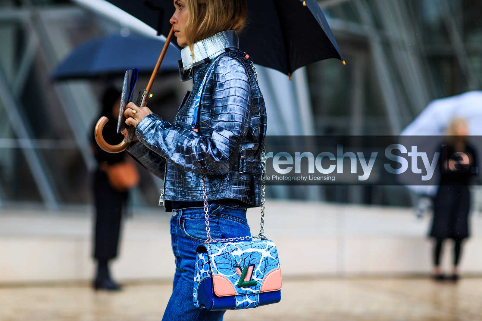atmosphere details, AUTUMN WINTER 2016-2017, AW 16-17, blue bag, blue denim, denim pants, detail, FALL WINTER 2016-2017, fashion week, frenchystyle, FW, FW 16-17, horizontal, jeans, jonathan paciullo, leather bag, leather jacket, leather perfecto, metallic jacket, PARIS, pernille teisbaek, PFW, printed bag, silver, silver jacket, street style, trousers, turquoise, umbrella