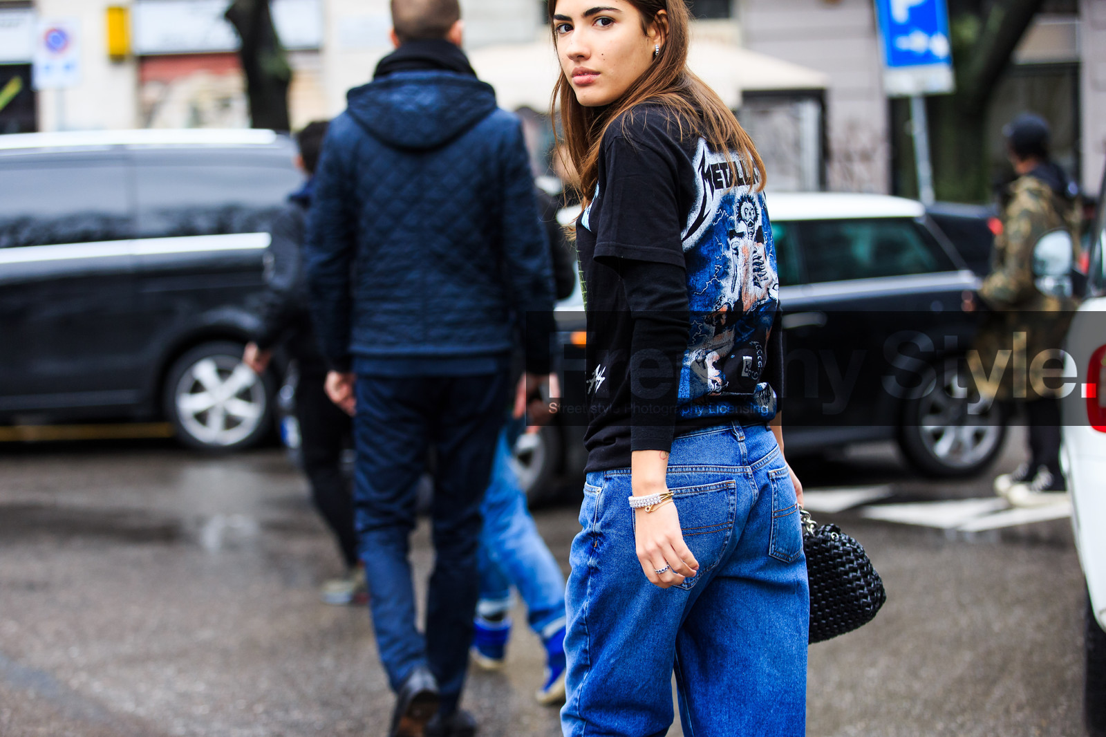 atmosphere details, AUTUMN WINTER 2016-2017, AW 16-17, black bag, black t shirt, blue denim, chains, denim pants, detail, FALL WINTER 2016-2017, fashion week, frenchystyle, FW, FW 16-17, horizontal, jeans, jonathan paciullo, leather bag, LFW, LONDON, MENSWEAR, patricia manfield, printed t shirt, street style, tommy hilfiger, trousers